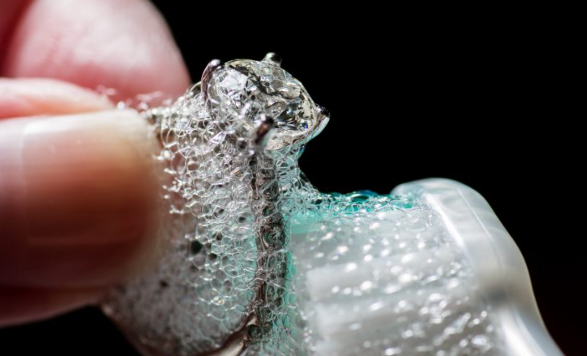 An Easy Formula On How To Clean Your Jewellery