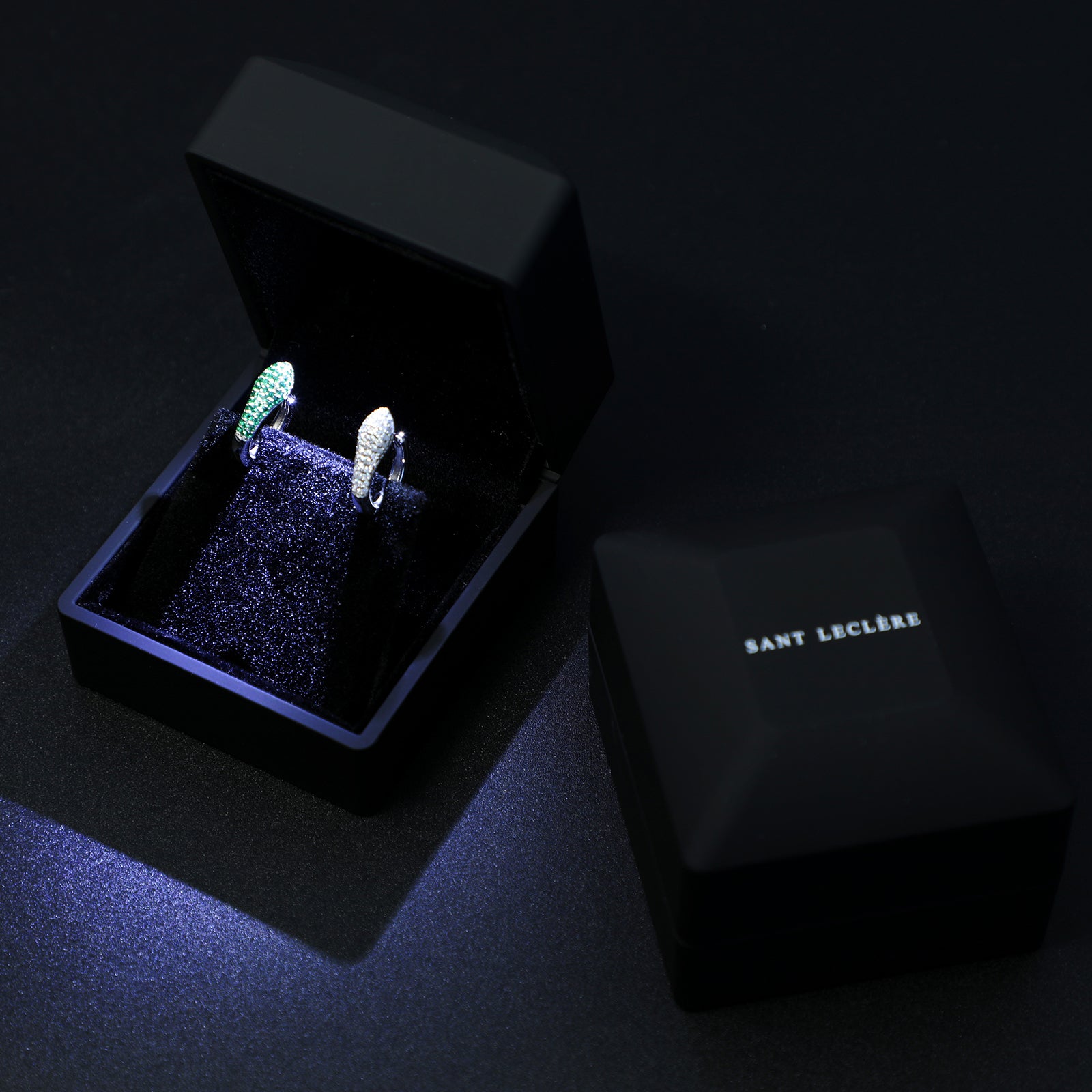 MOISSANITE SNAKE TWINS EARRINGS - GREEN / WHITE GOLD - Sant Leclère