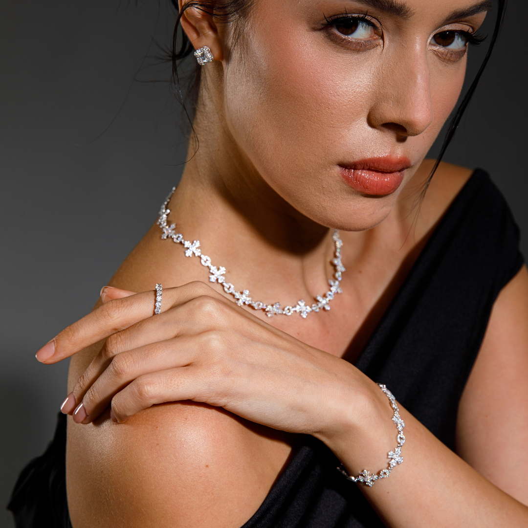 La Croix Lumière Chain