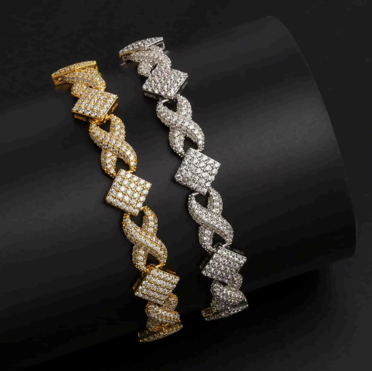 MOISSANITE INFINITY CUBAN LINK BRACELET - GOLD - Sant Leclère