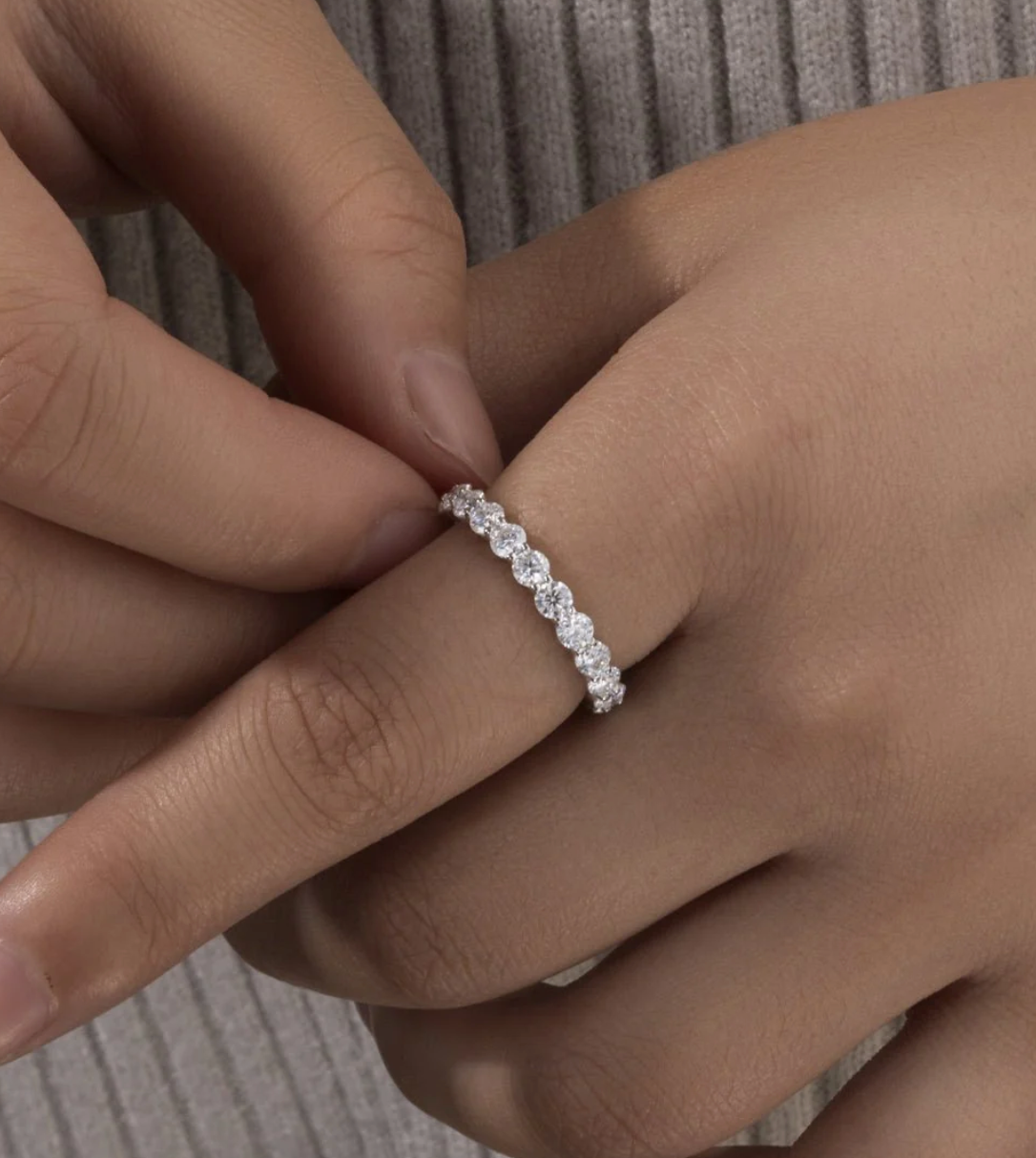 MOISSANITE THIN ETERNITY RING - WHITE GOLD - Sant Leclère