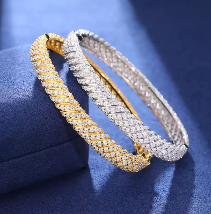 MOISSANITE TWISTED BANGLE BRACLET - WHITE GOLD 8MM - Sant Leclère