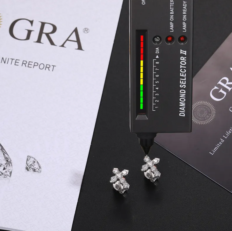 MOISSANITE CROSS EARRINGS - WHITE GOLD - Sant Leclère