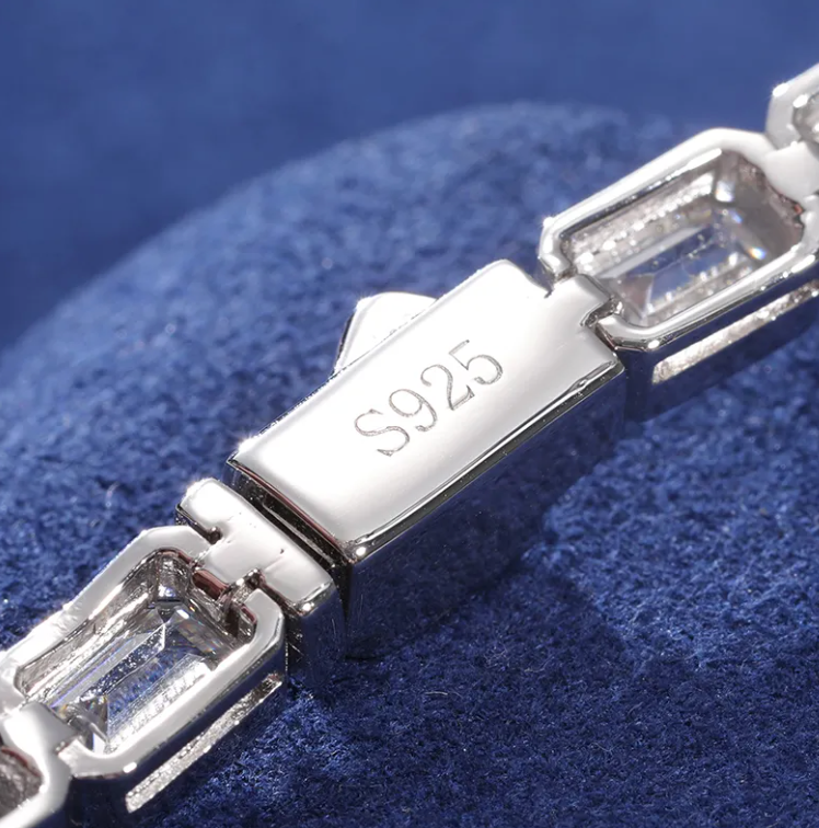 MOISSANITE BIG BAGUETTES BRACELET - WHITE GOLD - Sant Leclère