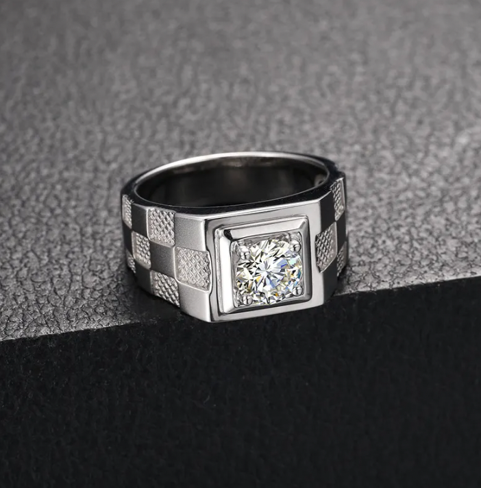 MOISSANITE CHECKERED RING - WHITE GOLD - Sant Leclère