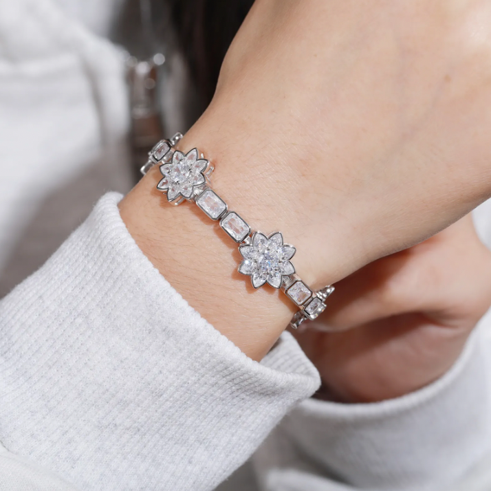MOISSANITE CLEAR FLOWER TENNIS BRACELET - WHITE GOLD 6MM - Sant Leclère