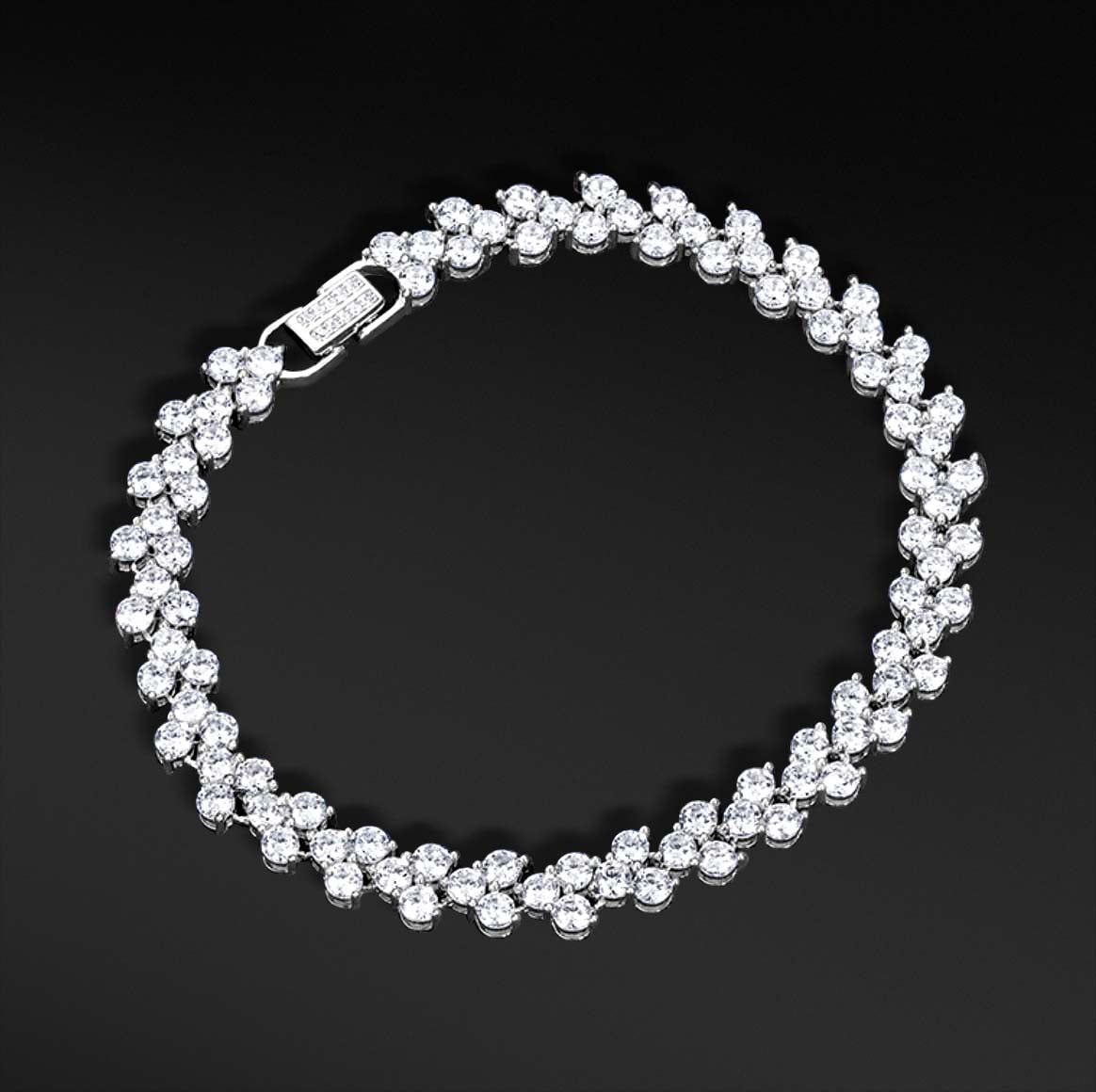 MOISSANITE HEART LINK BRACELET