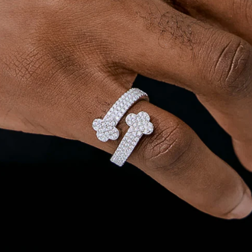 MOISSANITE HUGGING CLOVER RING - SILVER