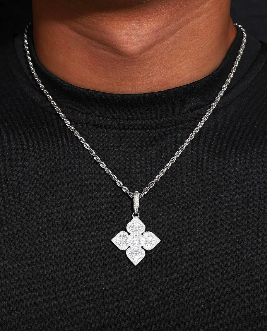 MOISSANITE MIDNIGHT WHITE CLOVER PENDANT