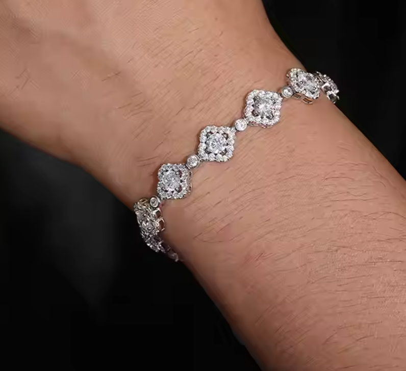 MOISSANITE CLOVER DIAMOND BRACELET