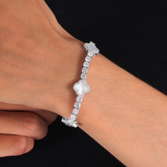 MOTHER OF PEARL CLOVER BRACELET