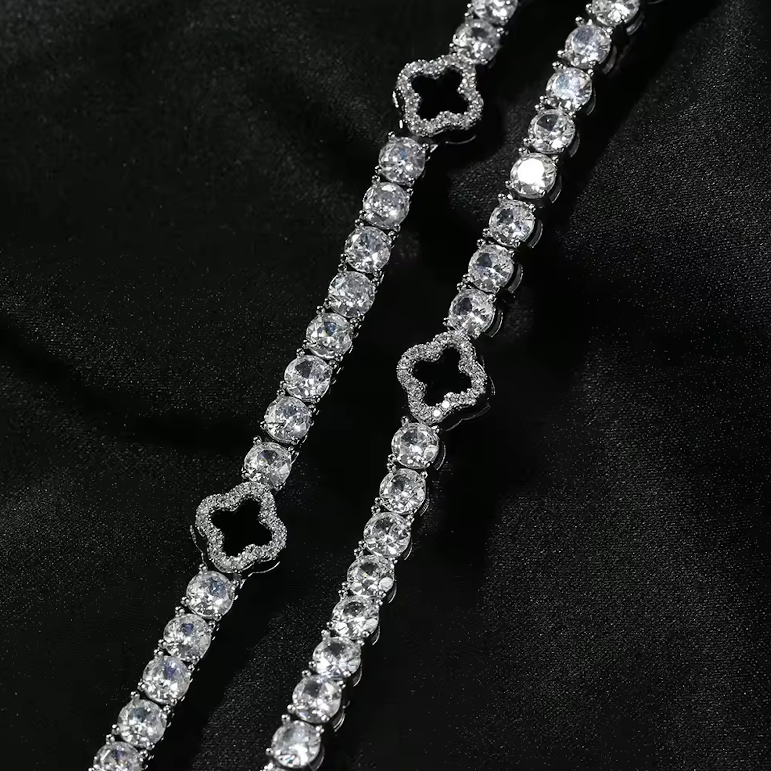 MOISSANITE BLACK CLOVER TENNIS CHAIN - WHITE GOLD