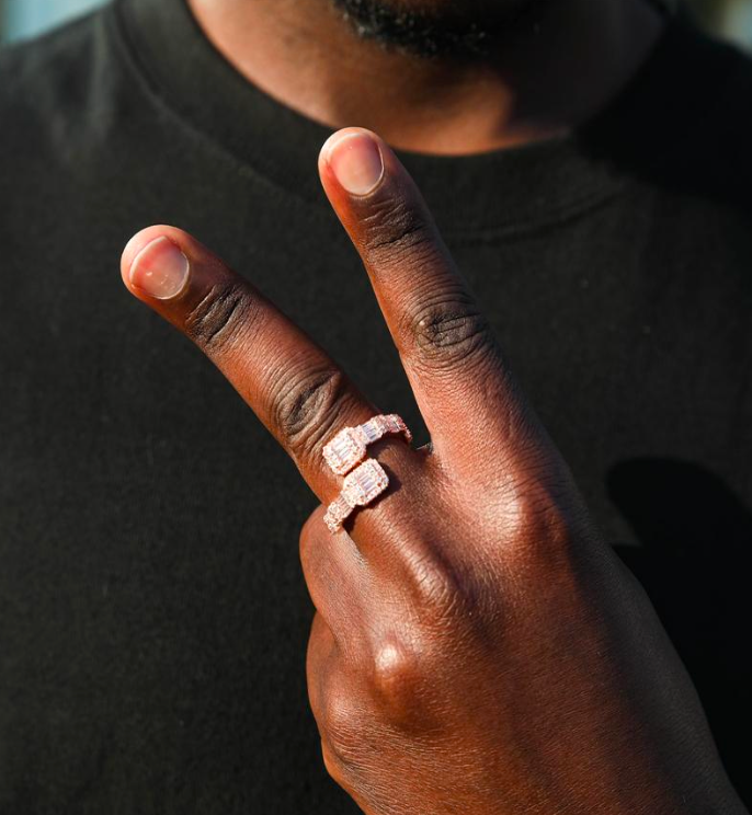 ICED BAGUETTE RING - ROSE GOLD